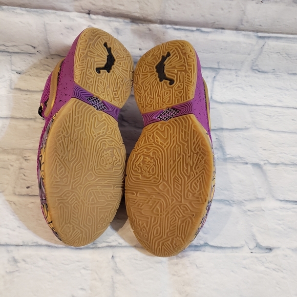 Nike LeBron Shoes Youth 7 Purple and Black Sneakers with Gold Accents - Picture 5 of 11